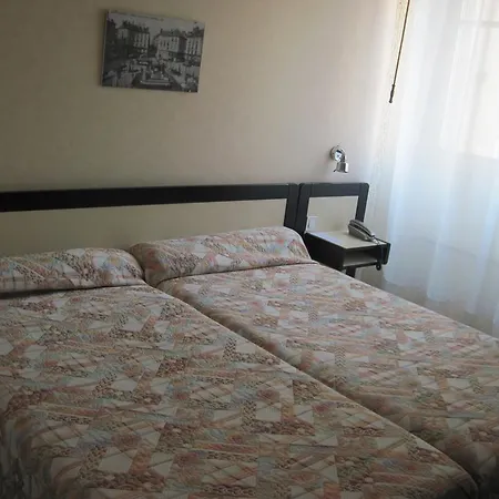 Hotel Des 3 Marchands Nantes Room photo