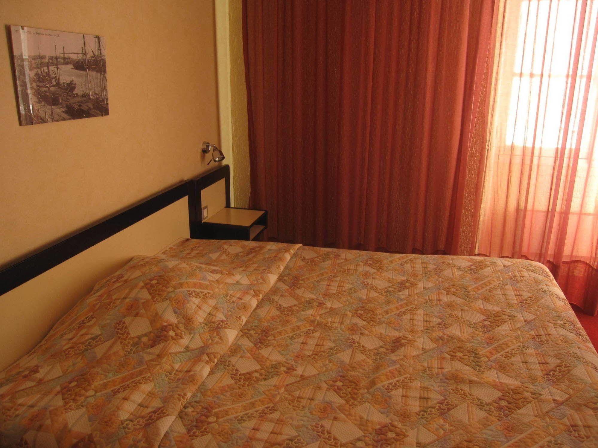 Des 3 Marchands Hotel 3*